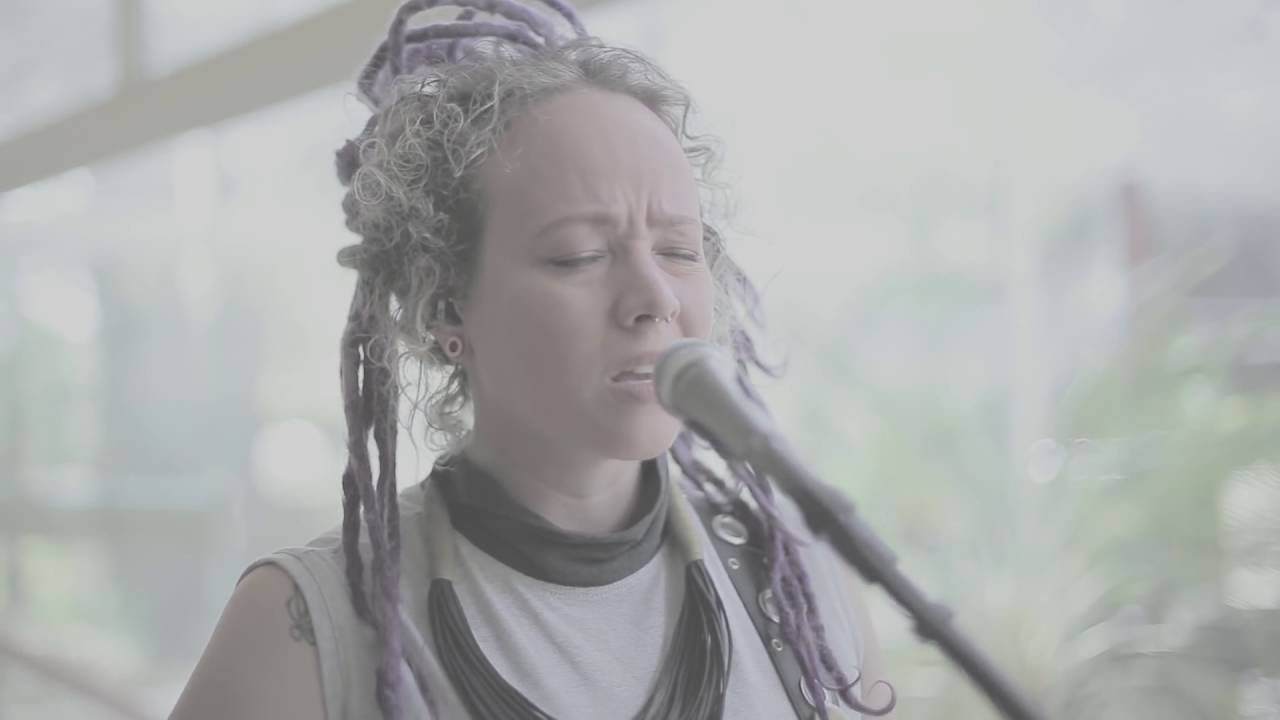 LARIE | p o r t u ñ o l • live session •