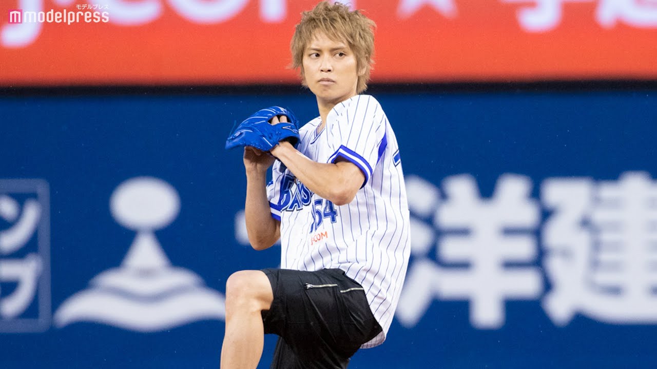 手越祐也、人生初の始球式はワンバン投球 背番号「1054」ユニフォーム姿で登場