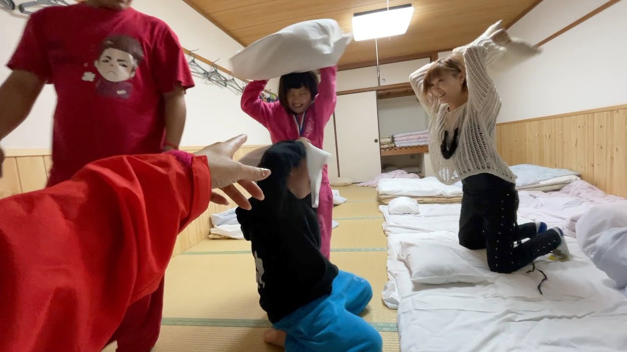 布団敷き大会がまくら投げ大会に！？ちゃんと敷くのは誰！？【ココロマン普段の様子】