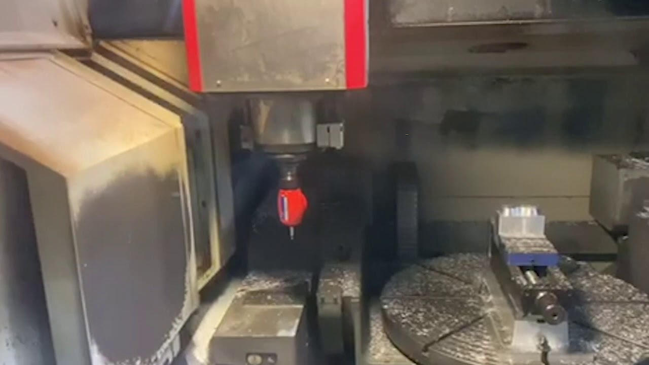 HERMLE C 1200 U (2002) Milling machine