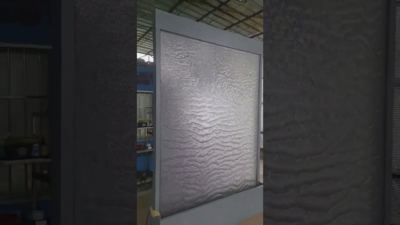 Steel wire mesh water curtain, as the name suggests, is carried by steel wire mesh.