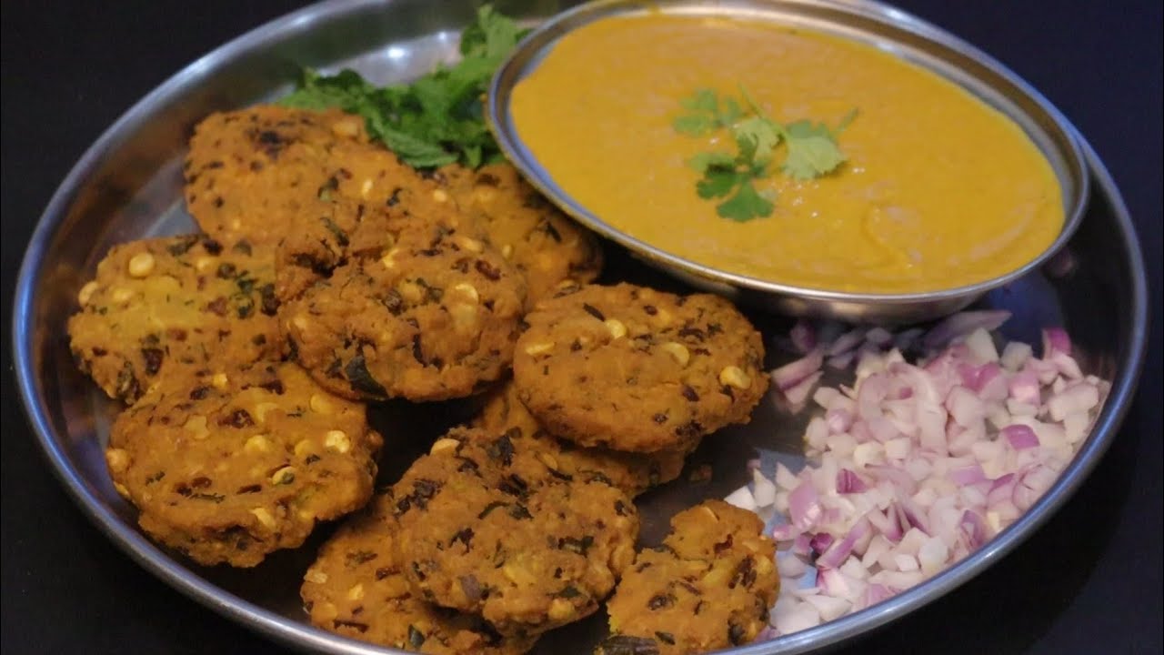 Dal Vada with chutney Street Style Chana Dal Vada with chutney