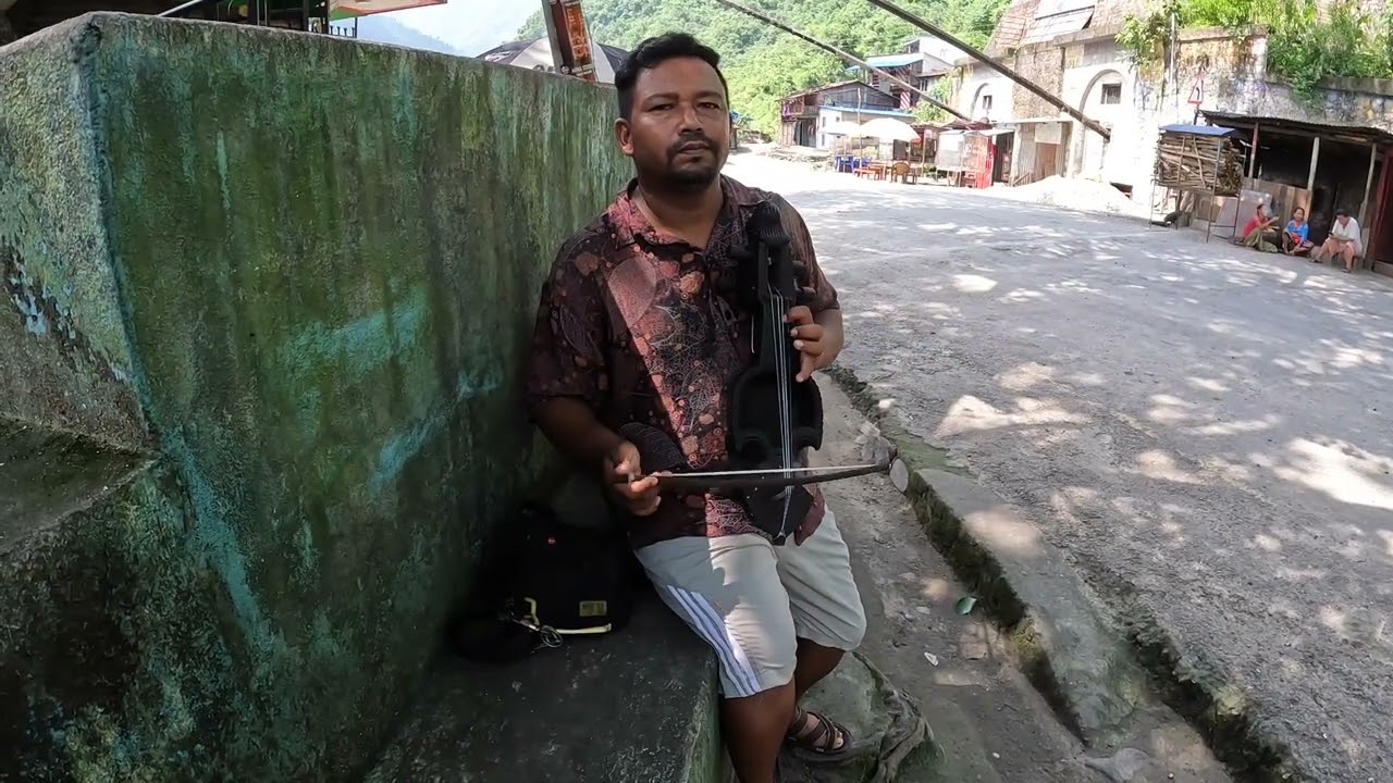 Sarangi, a Nepalese voilin folk instrument 🎻 of Nepal - with Manbahadur Gandarba