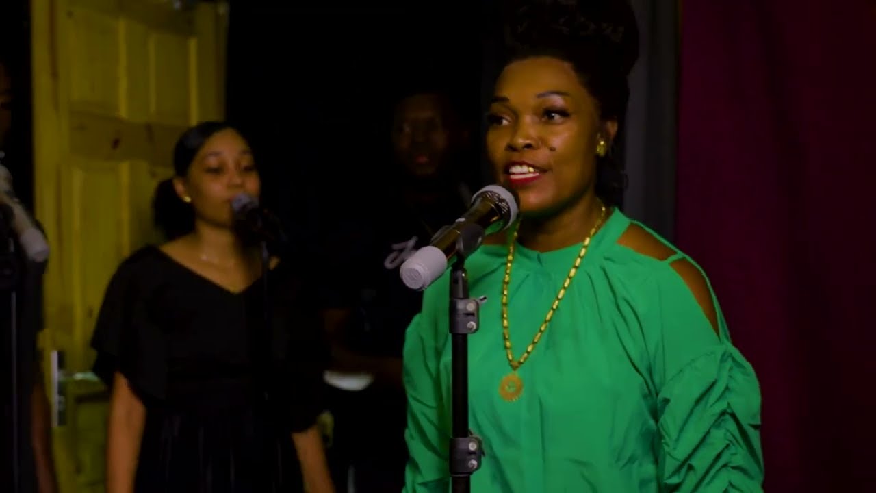 ROSU FU SARON LIVE SESSIE BY RMA RECORDS