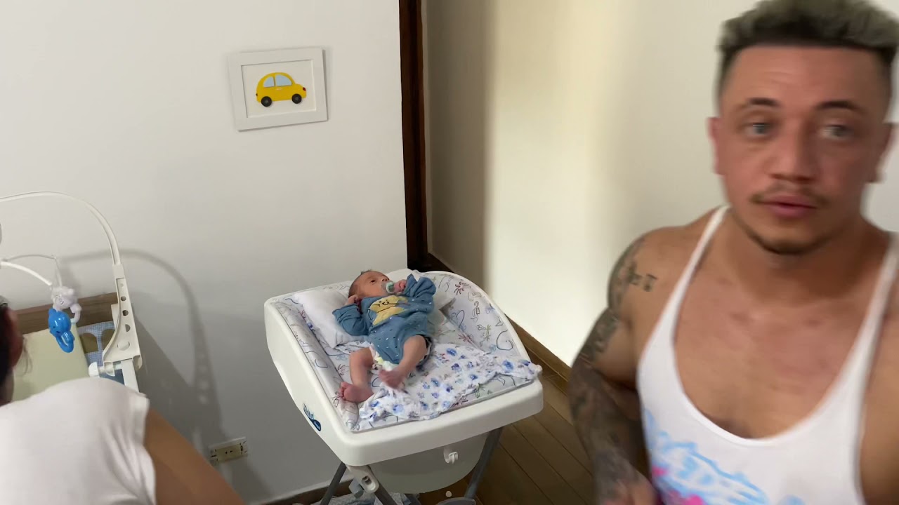 Como dar banho no bebê recém-nascido!  #paiefilho #papaibabao #recemnascido. Pai dando banho filho!