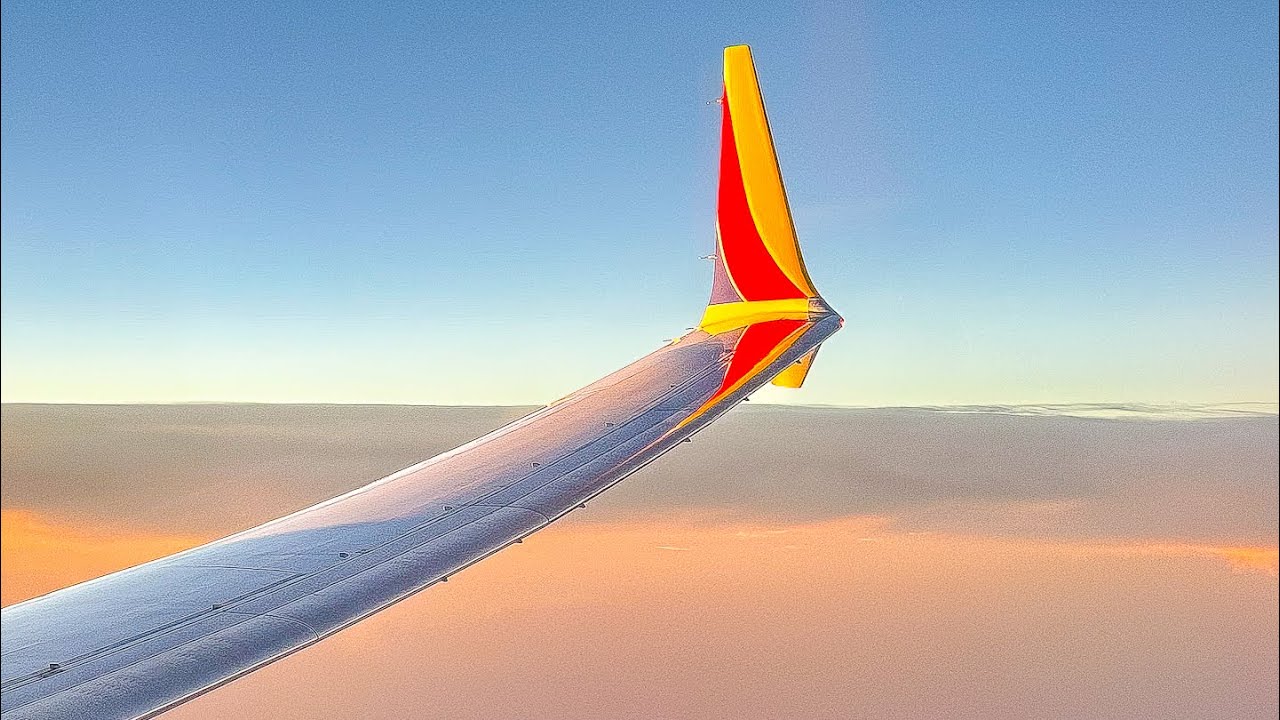 Crack of Dawn! Southwest Airlines Boeing 737 MAX 8 N8725L takeoff from Tampa KTPA