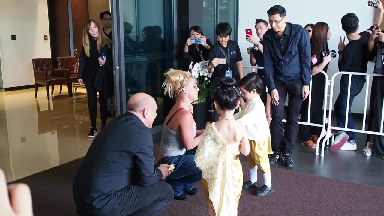 Britney Spears arriving to Bangkok, Thailand (21 June 2017)