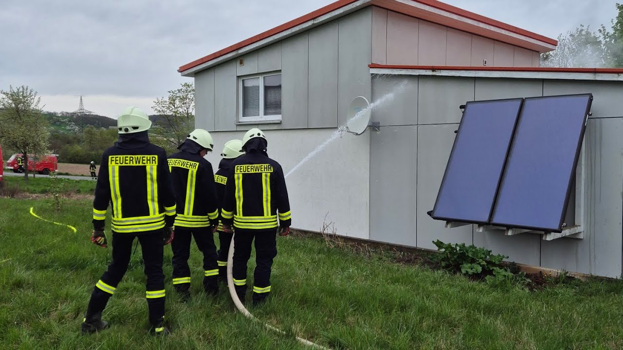 [Zimmerbrand mit Menschenrettung] Großübung der Gemeindefeuerwehr Friedland