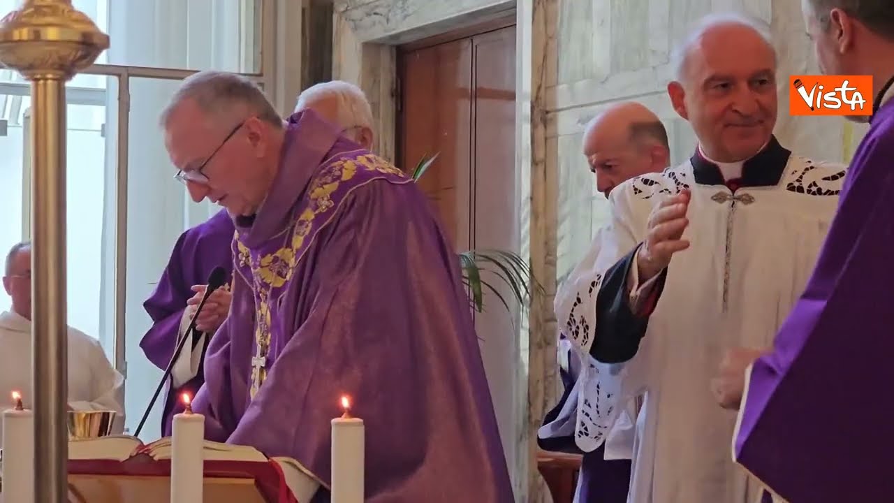 Il cardinale Parolin celebra Messa alla Farnesina dopo aver incontrato Tajani