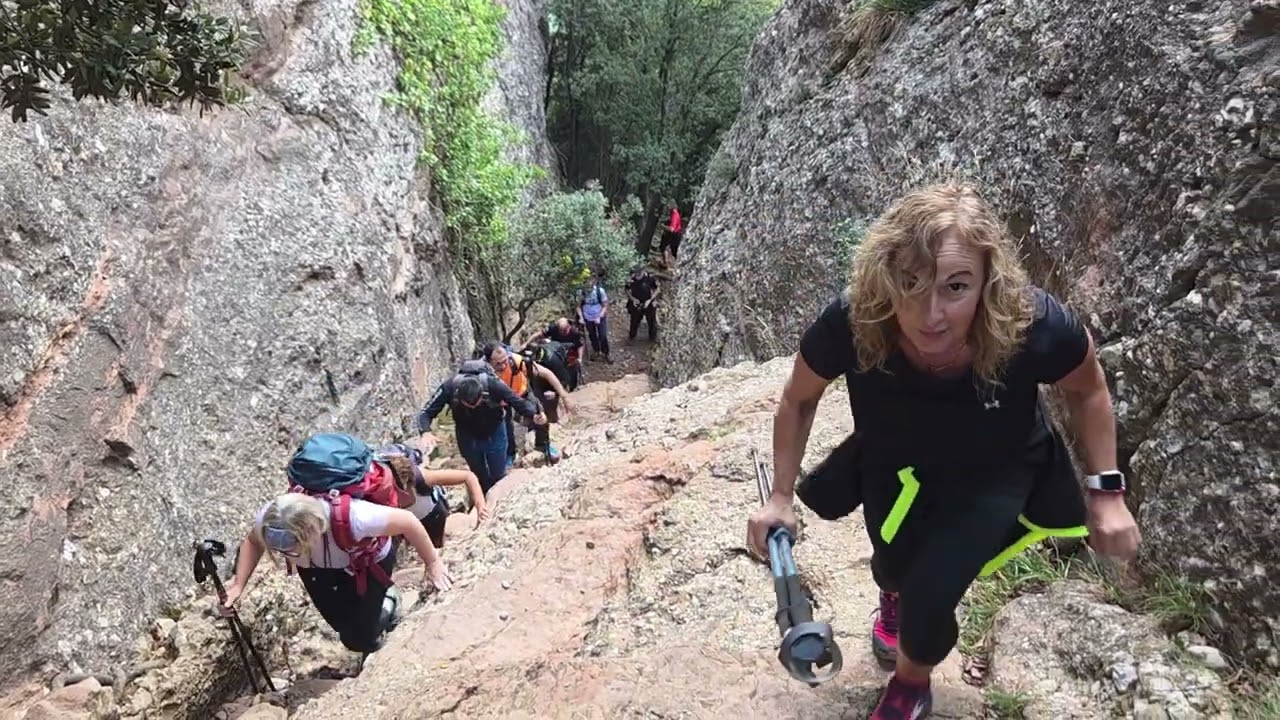 Coneixem Montserrat  Frares Encantats i Agulles