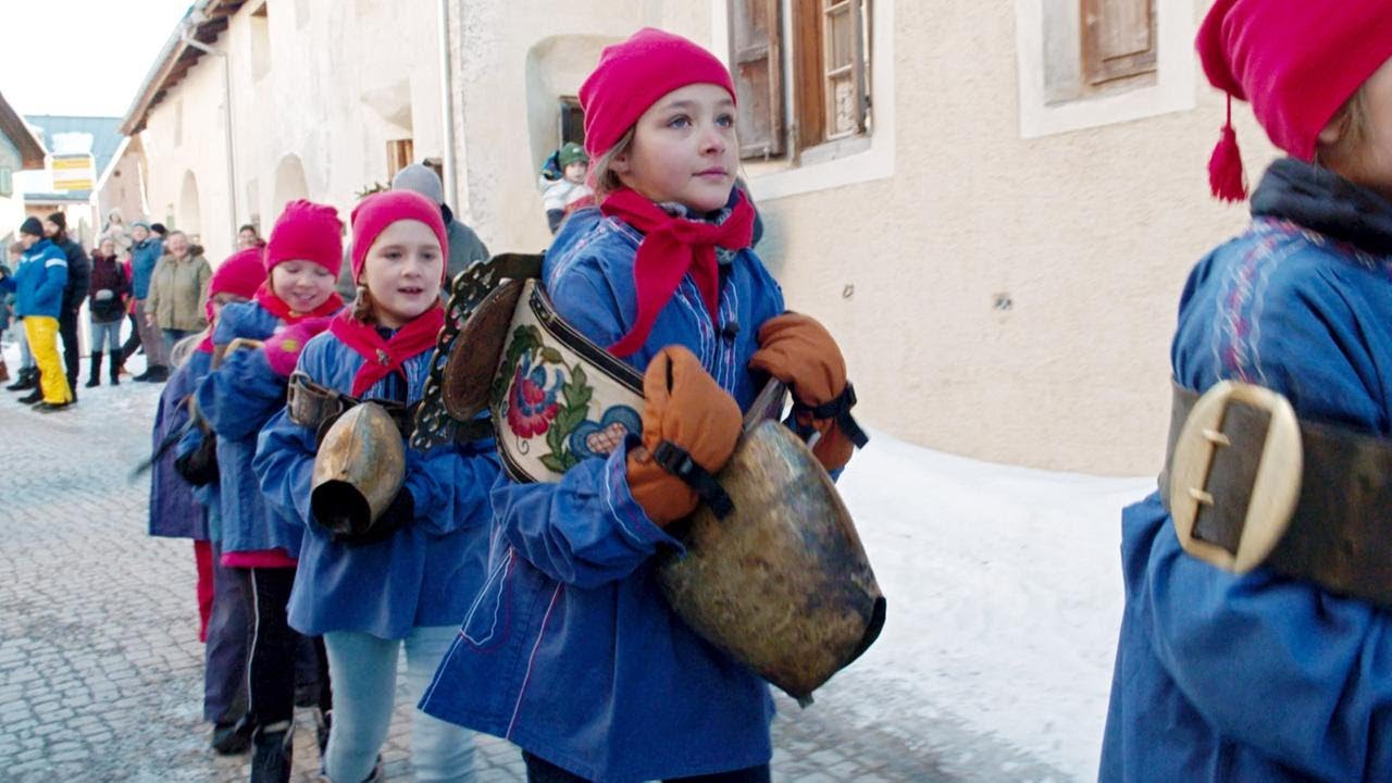 Die Schweizer Alpen – Bräuche, Käuze, Aberglauben: Chalandamarz