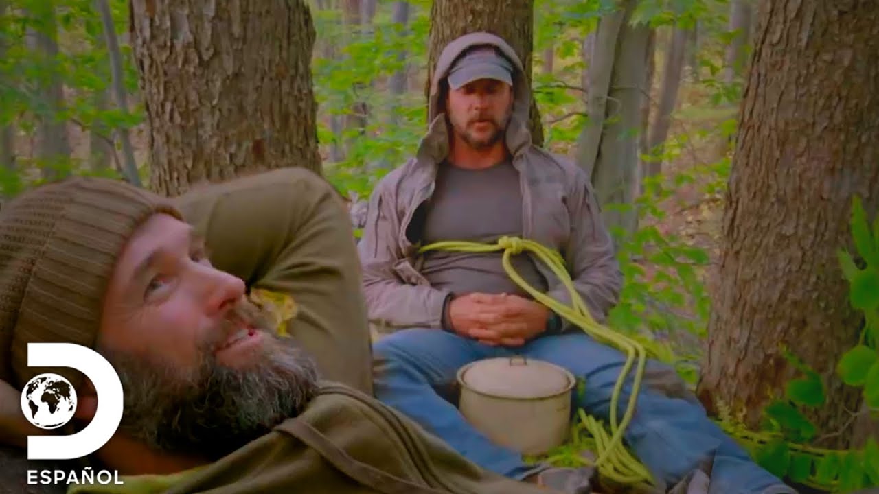 Joe duerme en un asiento de un árbol por miedo a los osos | Desafío x 2 | Discovery en Español
