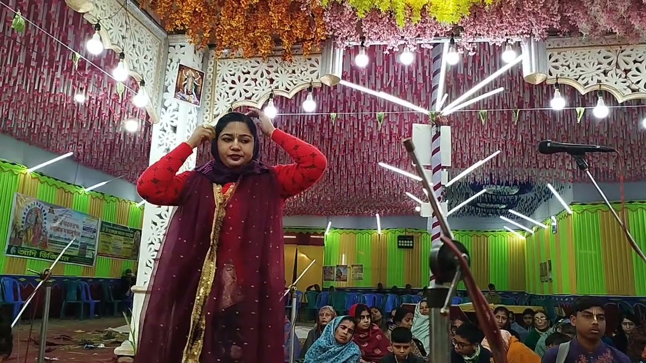 রাখাল রাজা বলে দেনা সুন্দর একটি ভজনে অপরূপ নৃত্য পরিবেশন করলেন আশালতা দিদি।