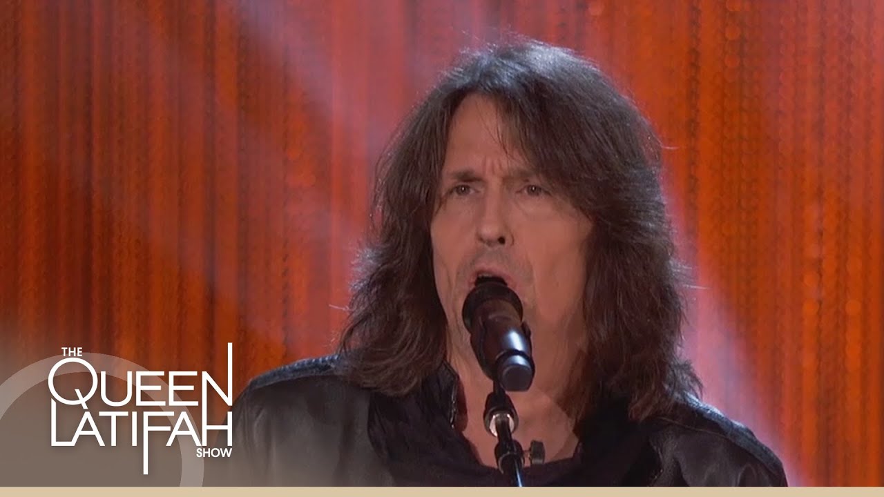 Foreigner Performs 