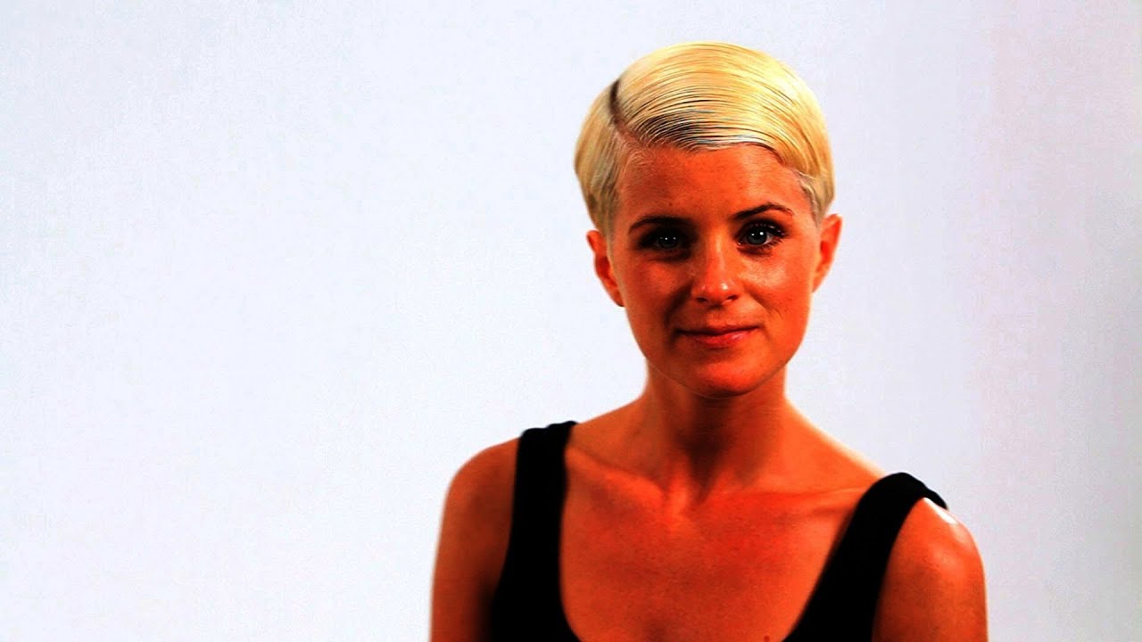How to Style a Retro Look Pixie Cut | Short Hairstyles