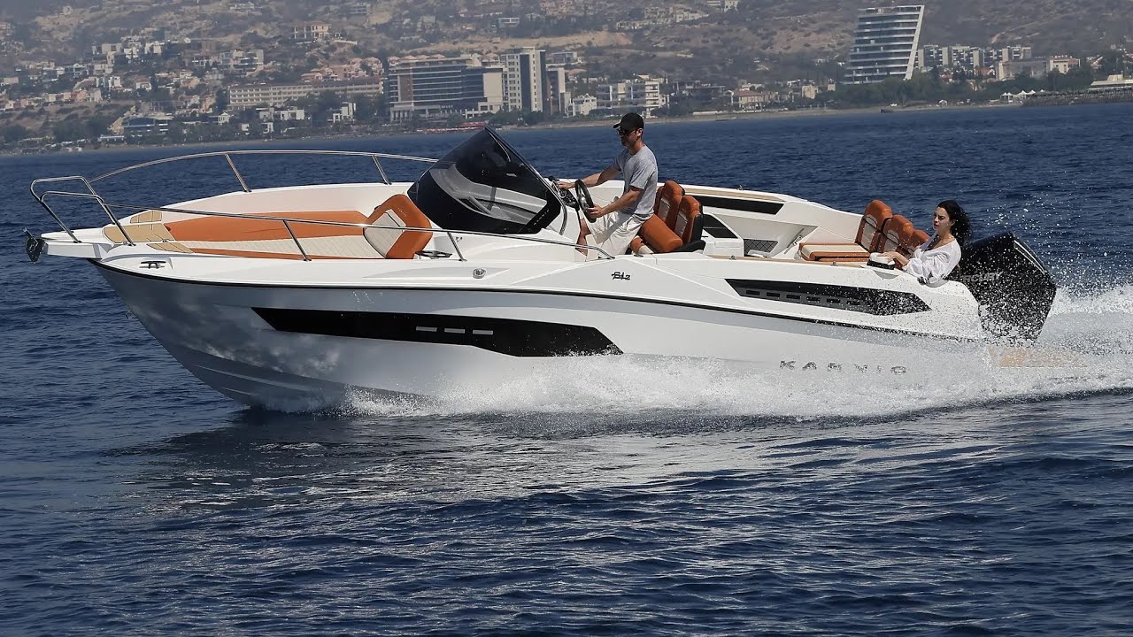 Nautica Guixols presenta la embarcación karnic SL742 en detalle