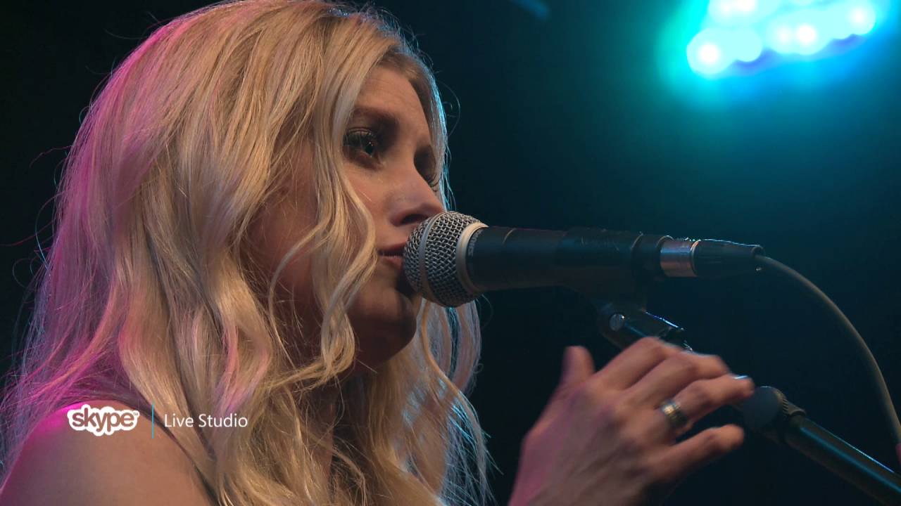 Stephanie Quayle - Ugly (98.7 THE BULL)