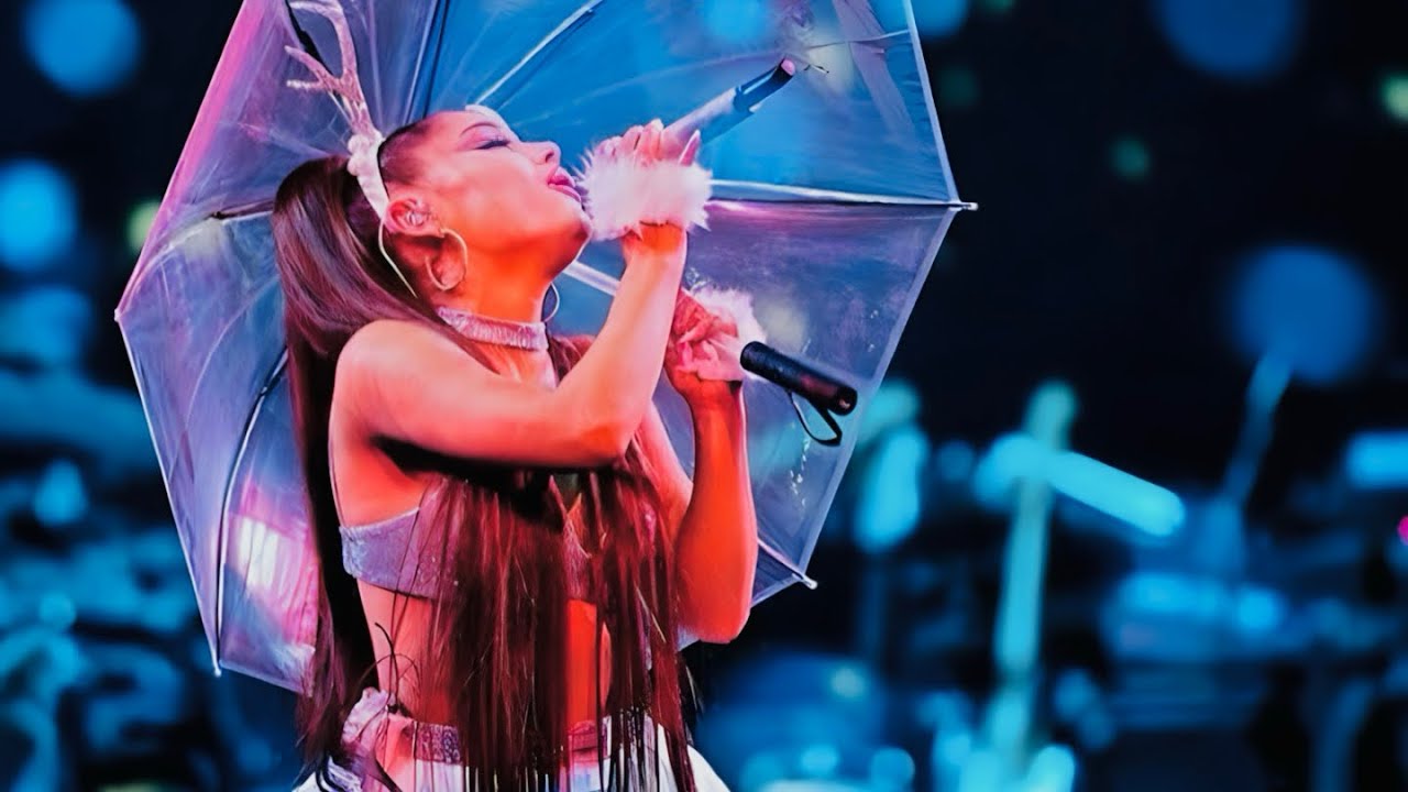 ariana grande - “santa tell me” best live vocals/note changes from the sweetener world tour!