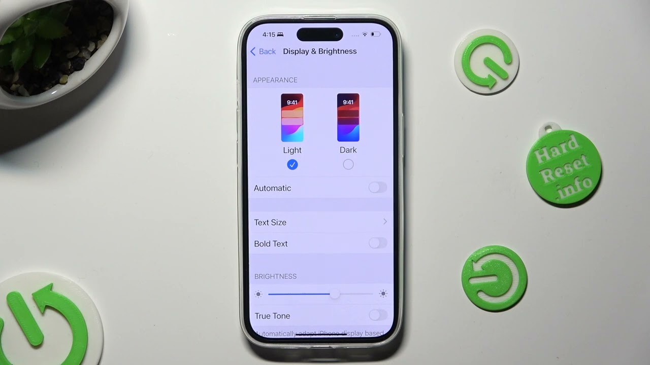 Как включить/выключить автояркость на iPhone 15 - Разрешить адаптивную яркость