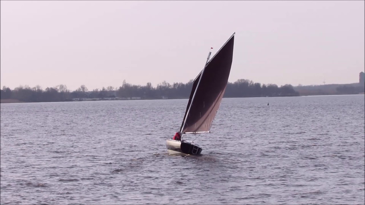Visdiefje 540 zeilend op de Beulaker