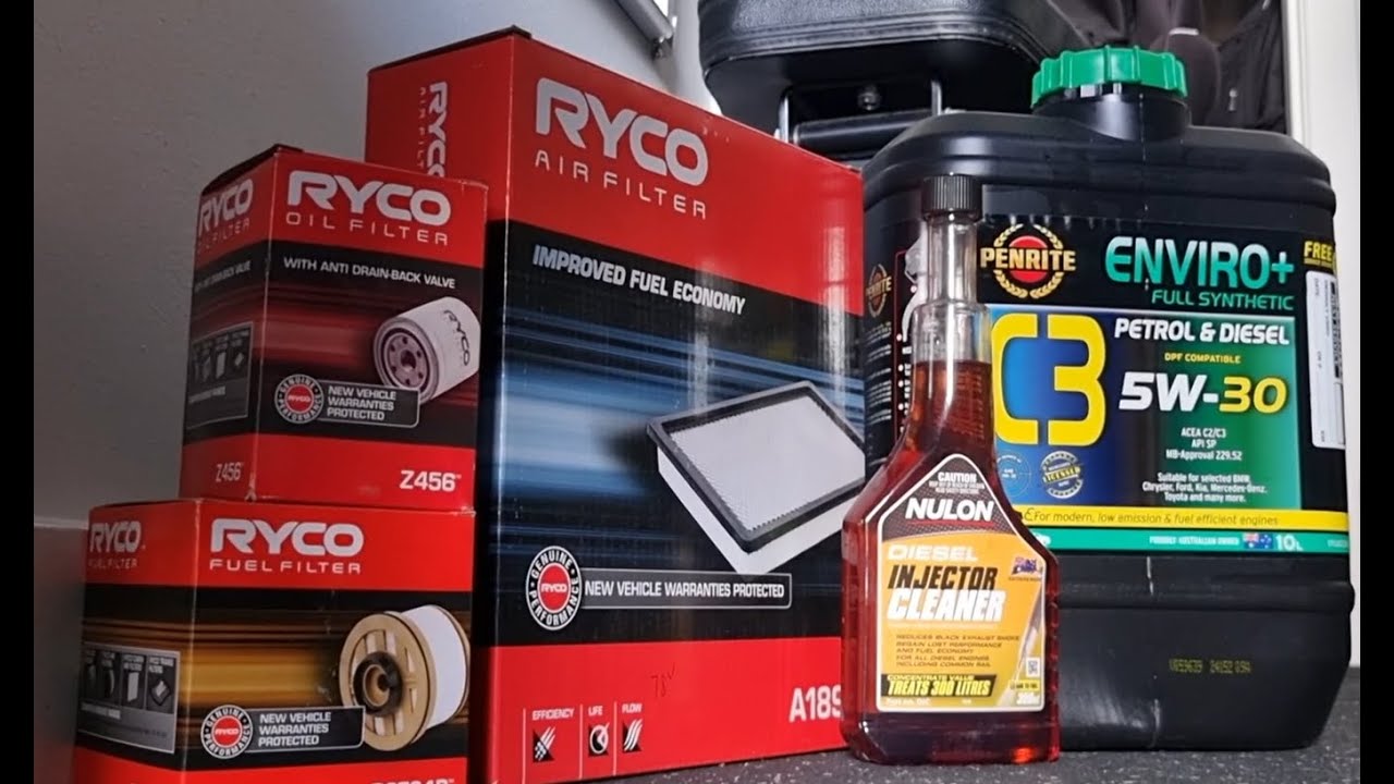 EASY DIY - MITSUBISHI TRITON MQ SERVICE: OIL, FILTERS & FUEL ADDITIVE IN.... MINUTES!