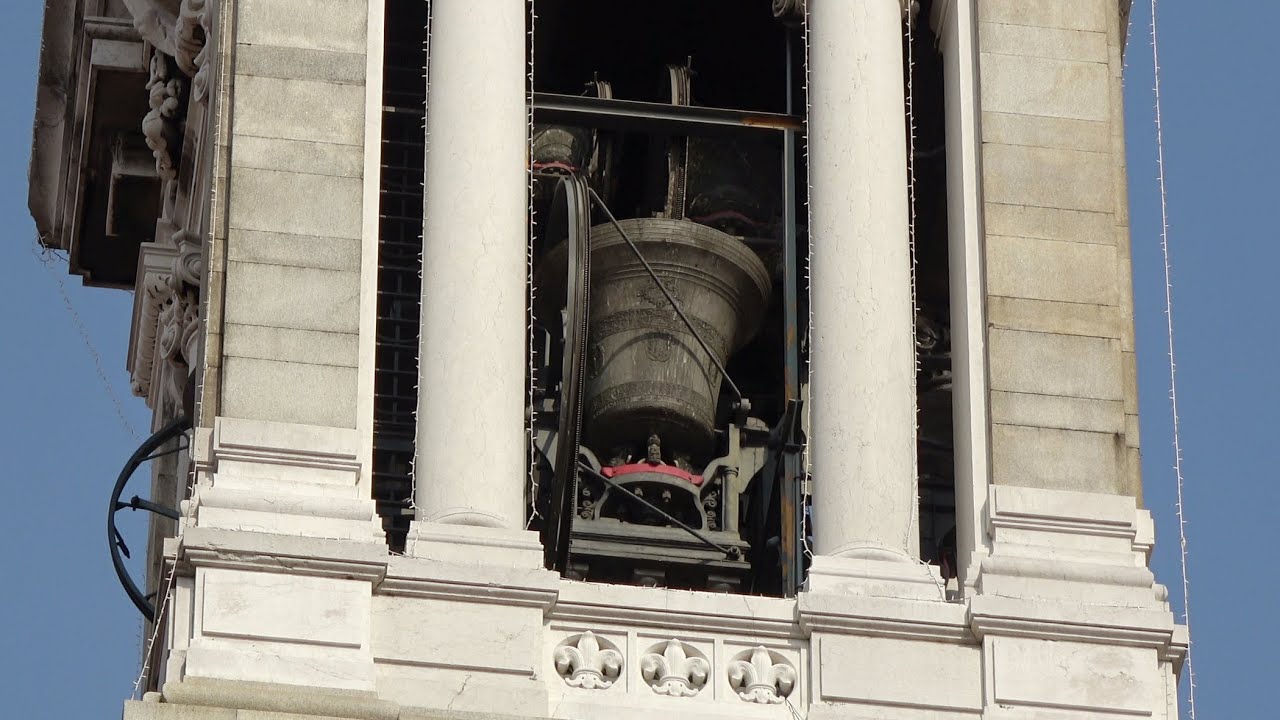 [4K] Звон колоколов в церкви святого Александра в Бергамо, Италия