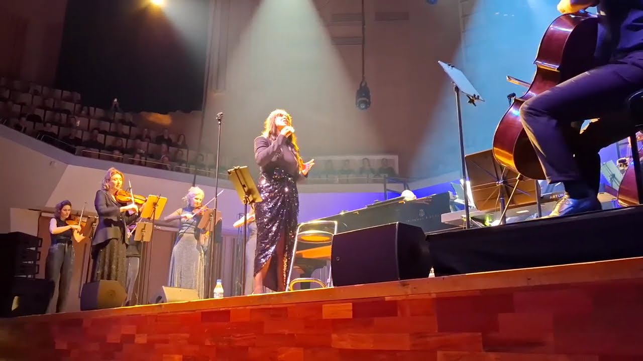 2026 Maria Mena & Amsterdam Sinfonietta - Uninvited live @ Muziekgebouw Frits Philips Eindhoven