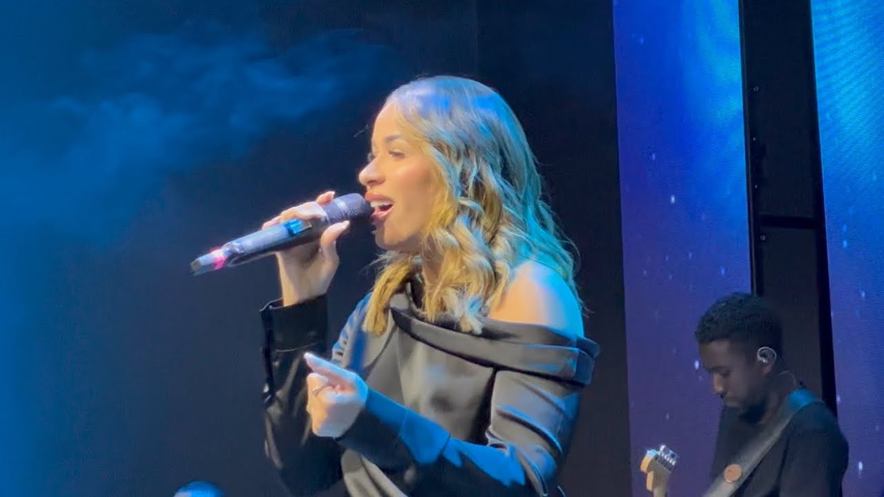 IMPOSSÍVEL NÃO SENTIR A PRESENÇA DE DEUS 🔥🔥🔥- Allana Silva 