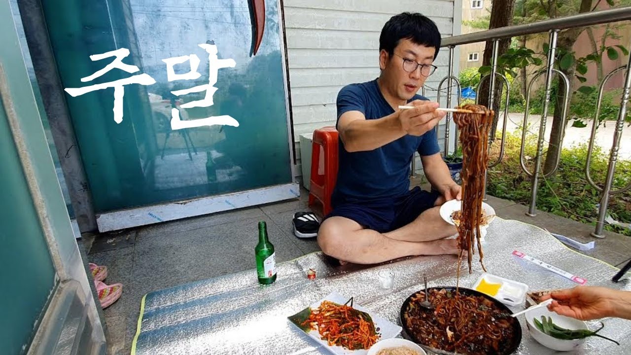 43살 신입사원 알코올중독 주말에 쟁반짜장에 소주한잔