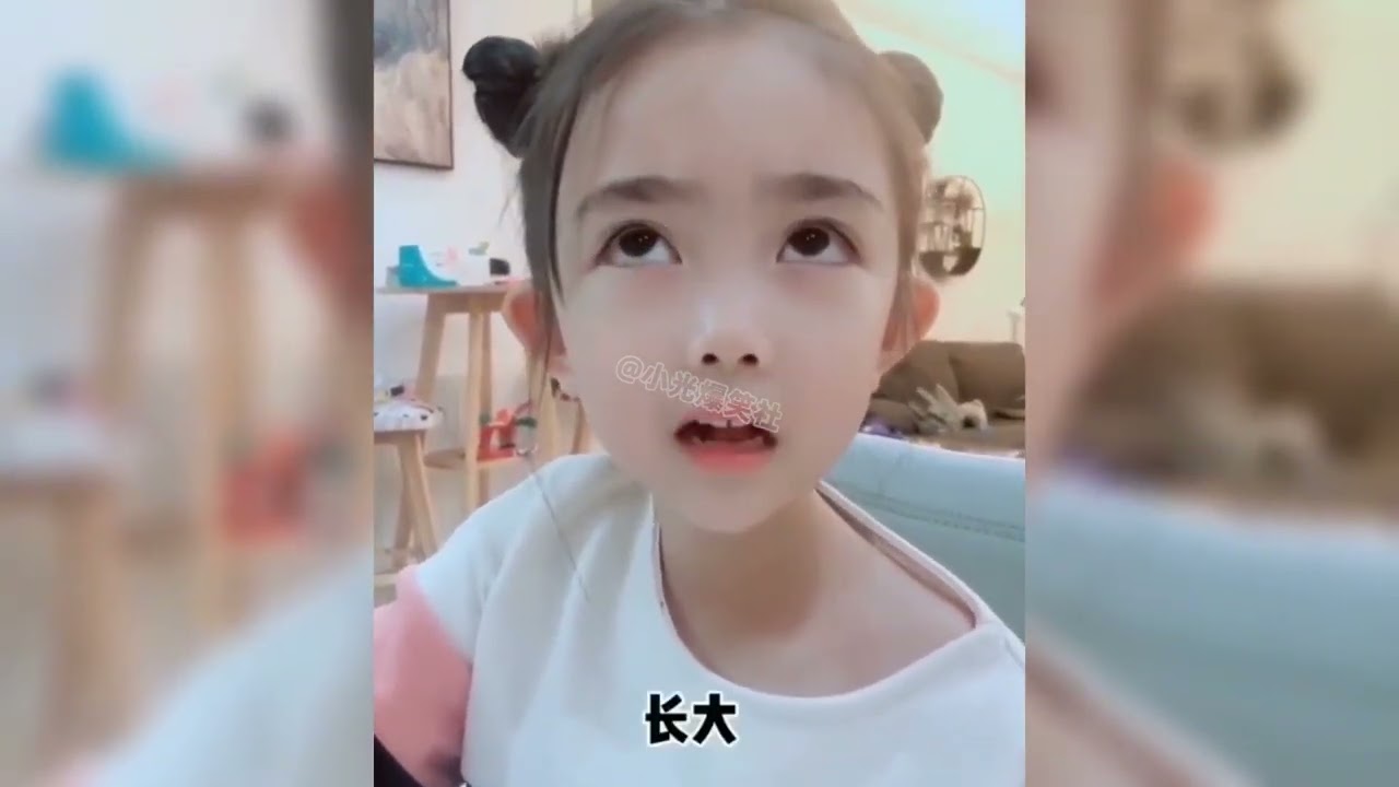 盘点家长辅导作业崩溃瞬间，一边造句，爸爸一边玩手机一边看美女