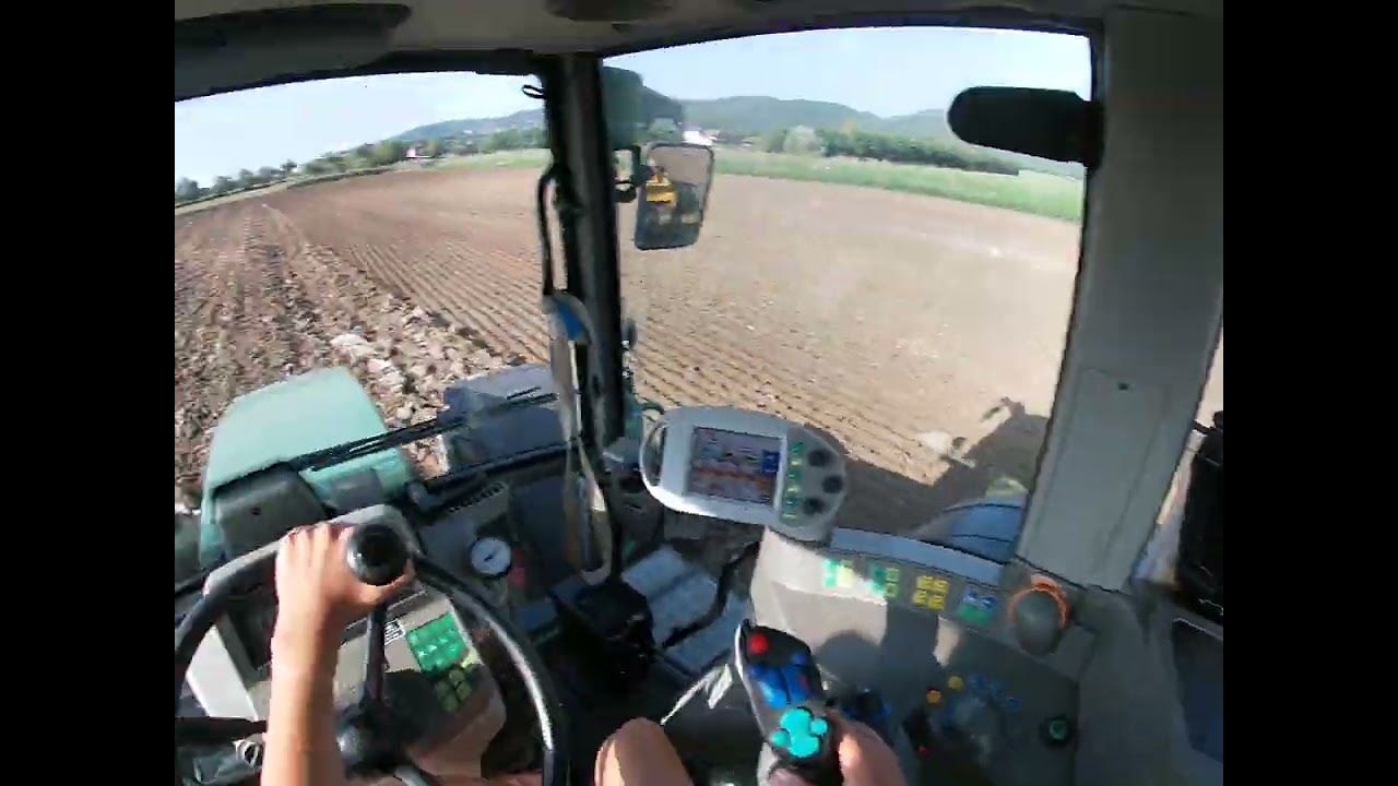 Cab View | Fendt Vario 818 + Alpego 500 | on Field