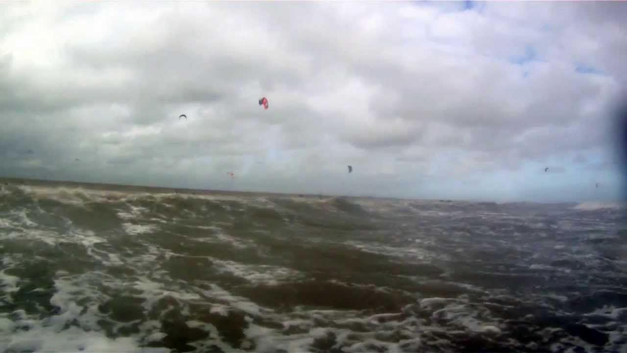 Liquid Force NRG HIFIX boosting and looping at the kitesurf centre