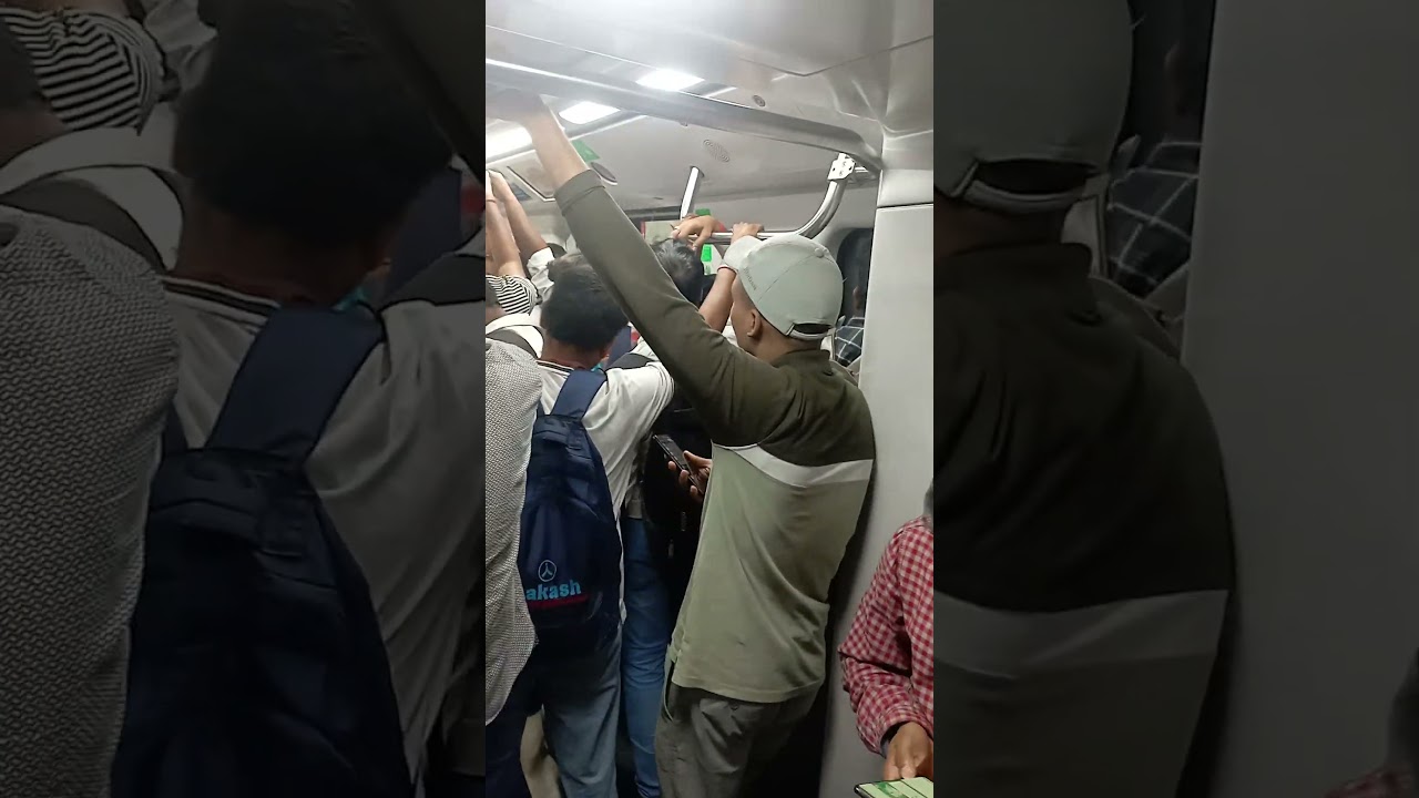 crowd in metro train 