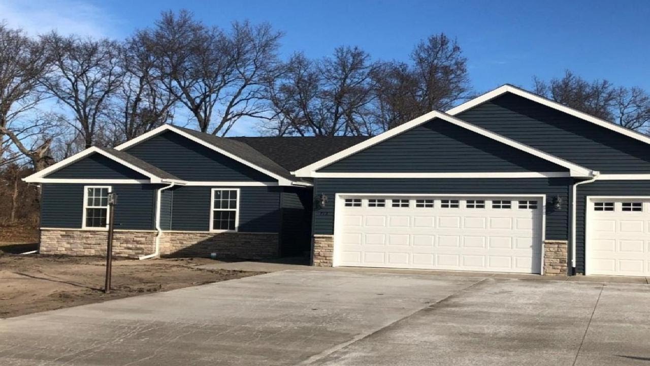 712 19th Street SE, DeMotte, IN Presented by Tracy VanderWall.