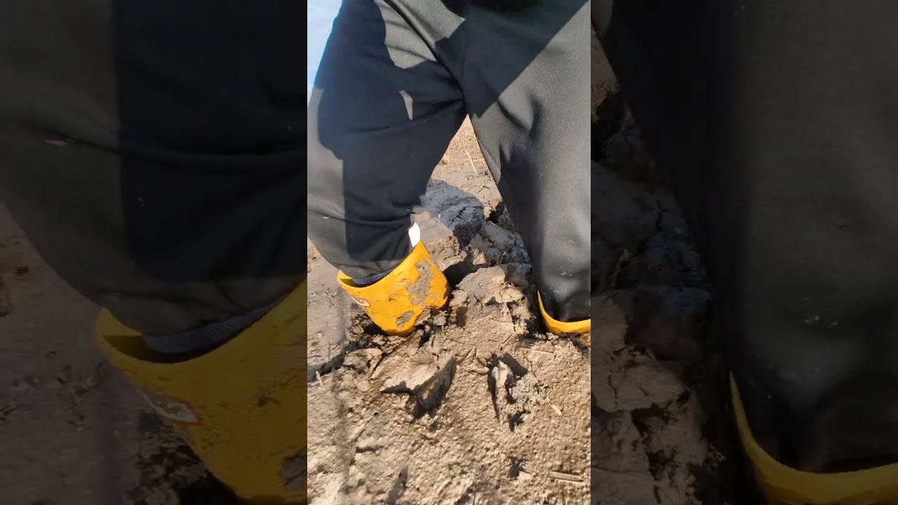 my yellow hunter boots are reaching their limits #deep #mud #wellies #rubberboots #boots #stuck