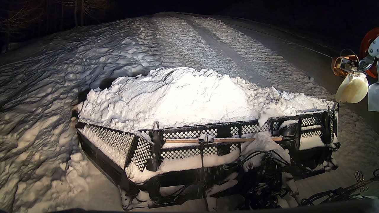 The Power of Winch is Beautiful !! Pushing Snow with Prinoth Leitwolf Part. 1