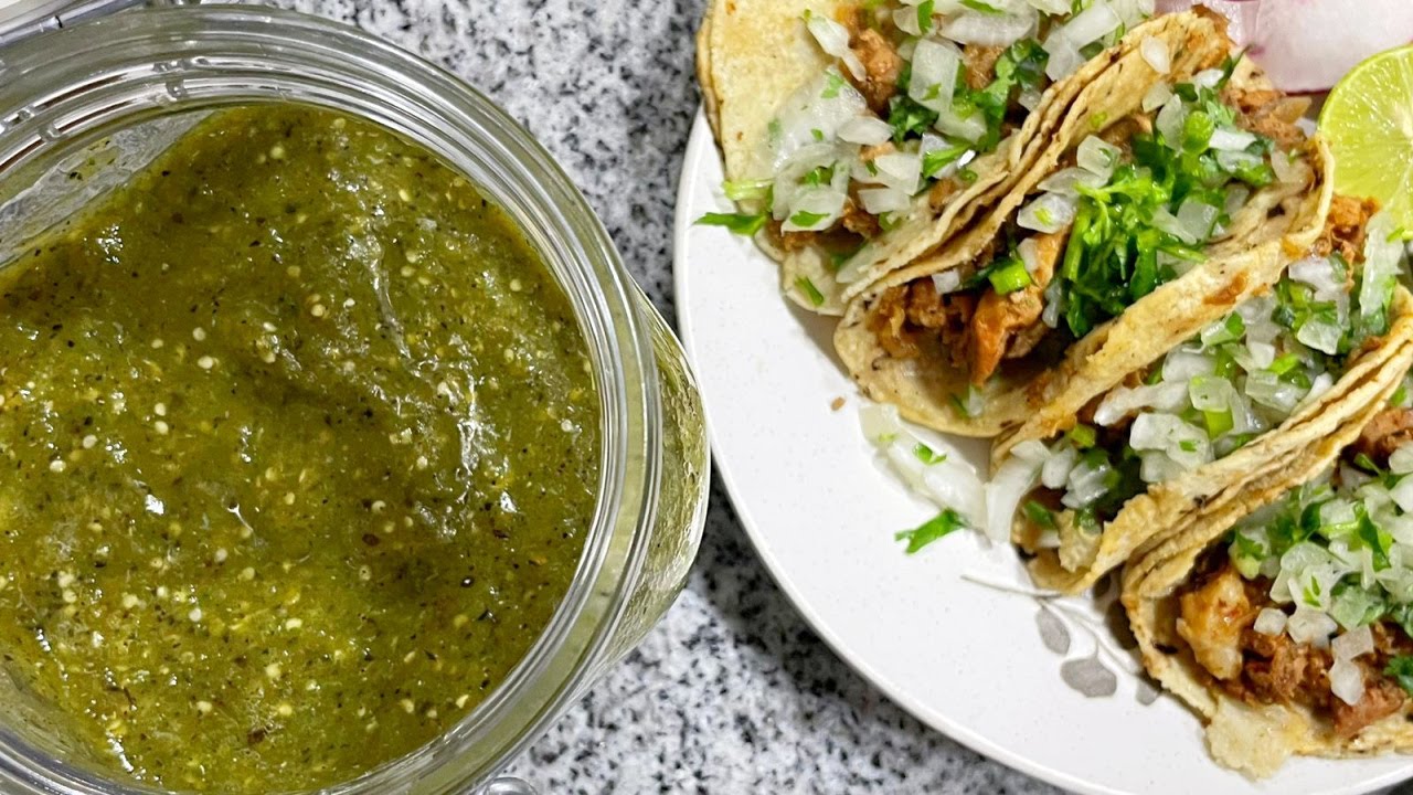 SALSA VERDE DE TOMATE TATEMADO | ALE DE NAVA