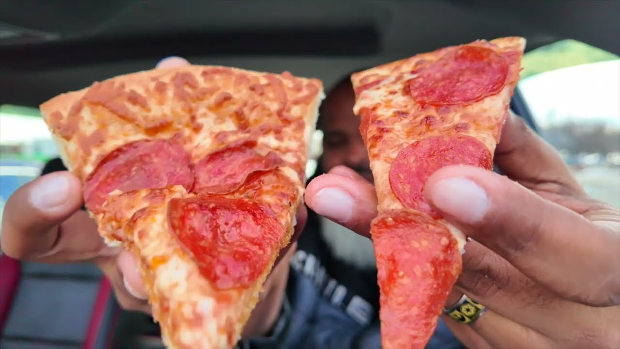 Little Caesars VS Chucky Cheese Pizza!