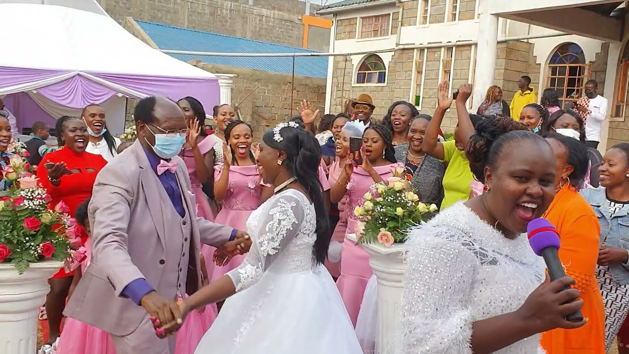 FIRST TIME AS A CAKE MATRON. YOO!!! (friends wedding)