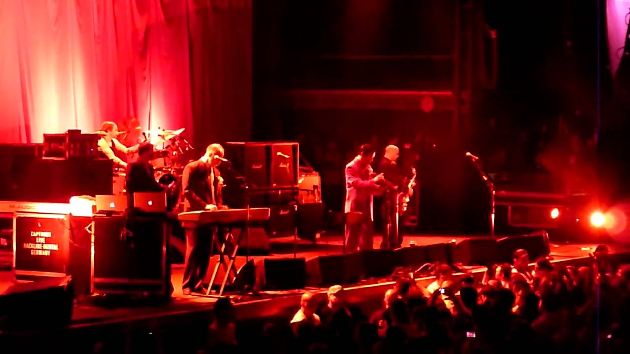 Faith no more - Intro + From Out Of Nowhere (Mike Patton jumps into audience), Forestglade 2010
