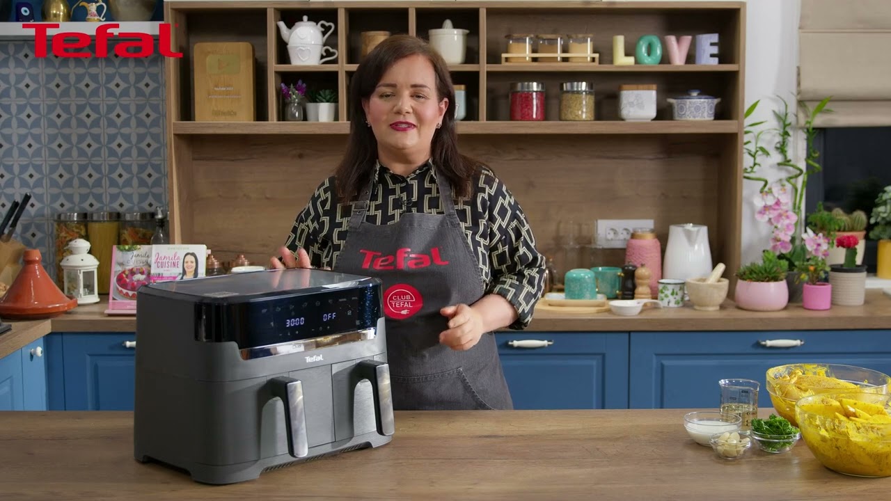 Pui intreg cu cartofi noi gatite la friteuza cu aer cald Tefal Dual EasyFry & Grill