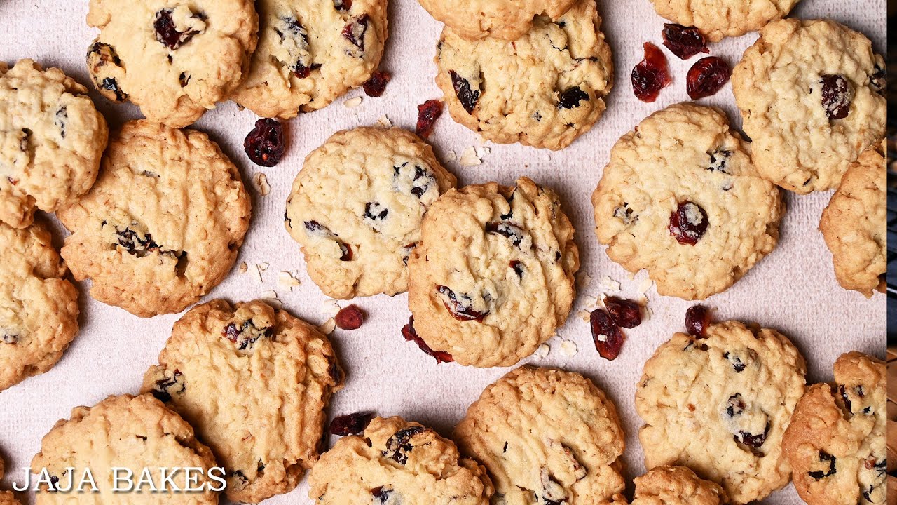 Crispy & Crunchy Oatmeal Cranberry Cookies