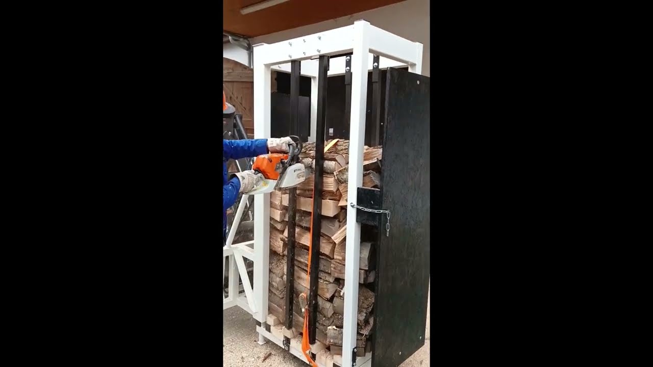 Sägoladomat 3001 - Brennholz sägen und verladen mit Motorsäge und Frontlader