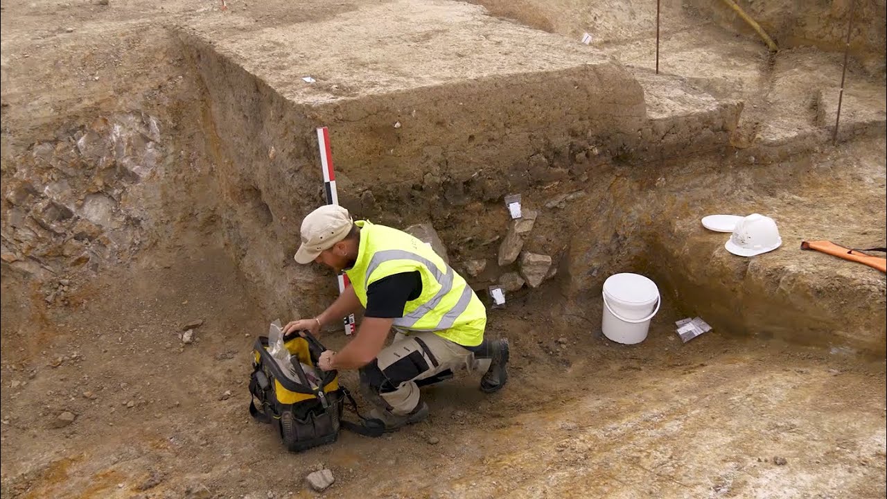 Fouilles archéologiques d'un enclos fortifier médiéval du 12ème siècle, à Beaurepaire, en Vendée.
