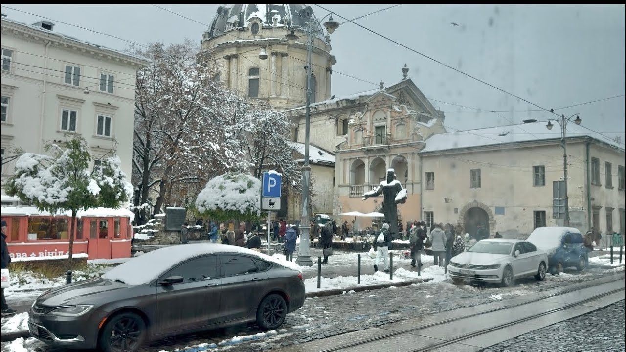 Зимовий Львів з вікна трамваю. #львівяквінє #lvivskijbatyar #львів #travel 