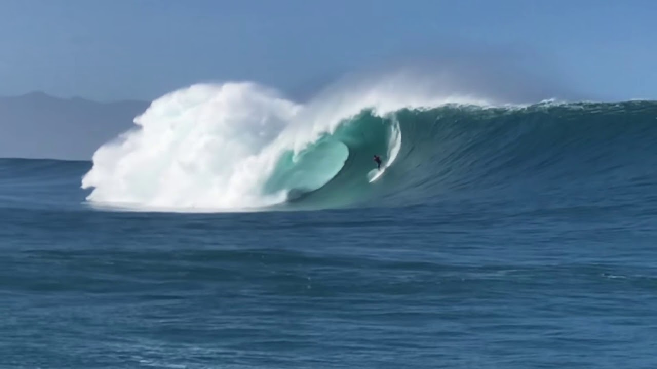 XXL Swell outer reef North Shore, Oahu - HAWAII