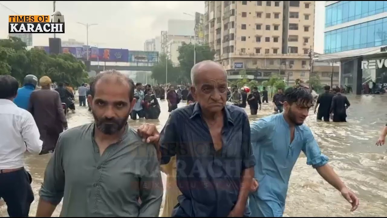 Unseen visuals of Shahra-e-Faisal after yesterday's record rainfall | Karachi Rain | Urban Flooding