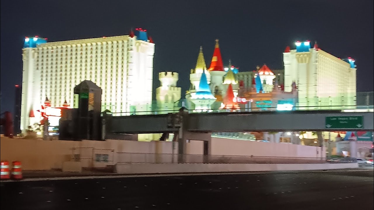 EXPLORING Las Vegas Strip on a MONDAY NIGHT!! #lasvegas #vegas #monday