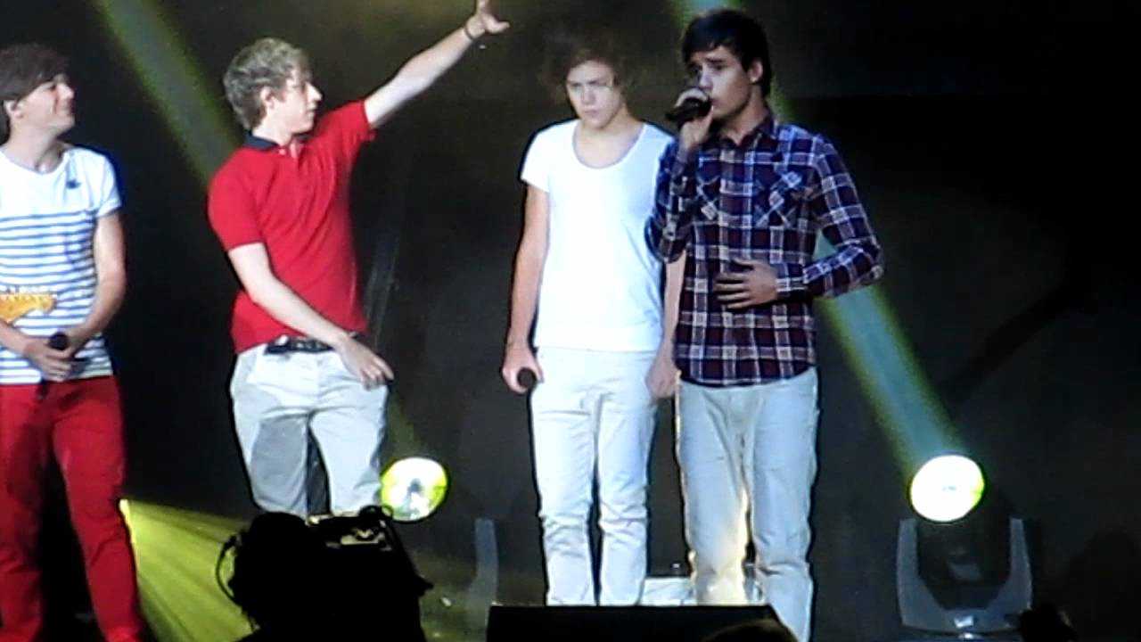 One Direction singing 