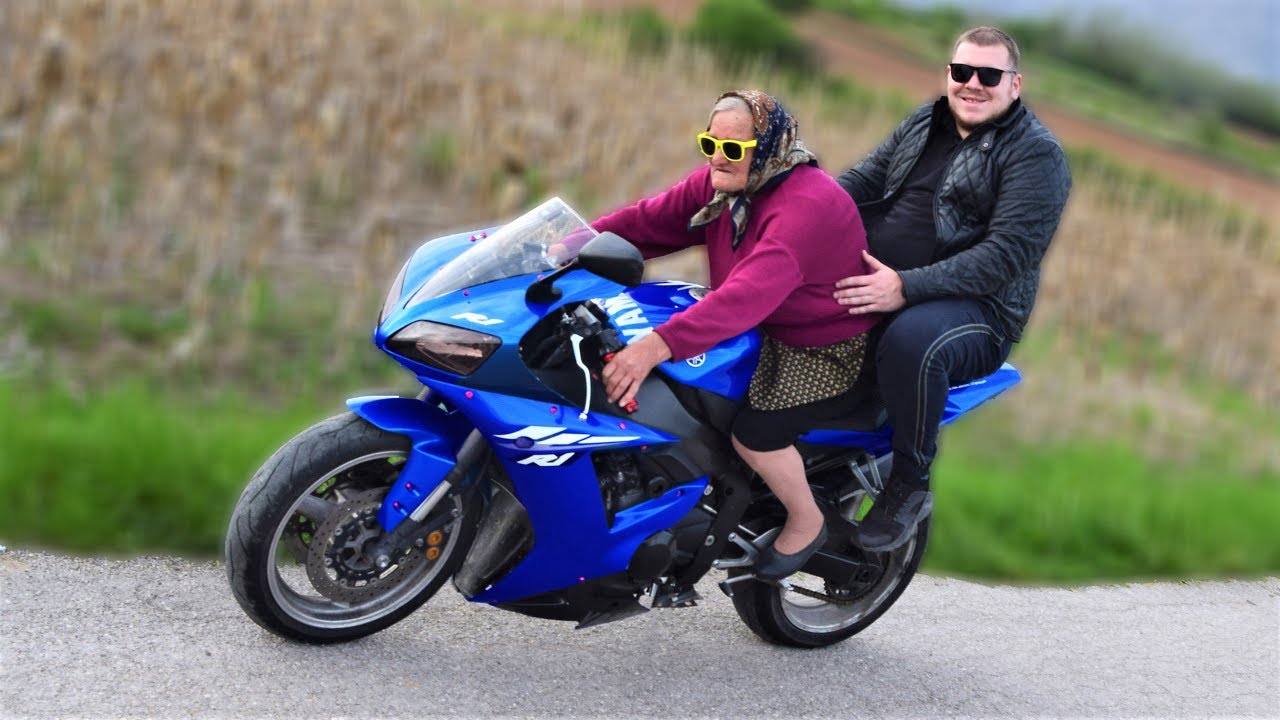NEVEROVATNO BABA STVARNO NAUCILA DA VOZI MOTOR